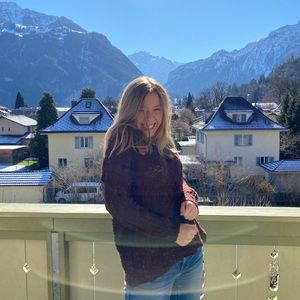 Meet your Posher, Caroline